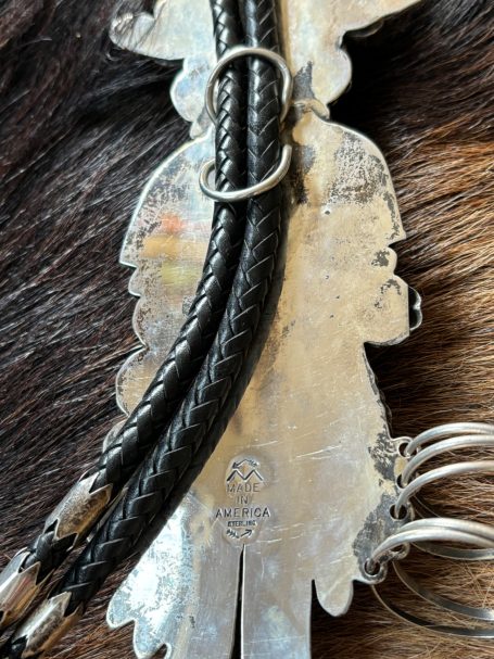 Back of the hoop bolo