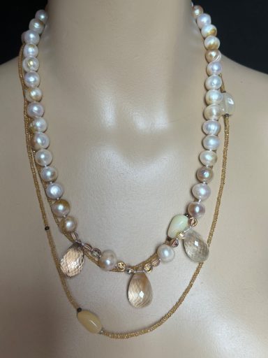 Yellow sapphires, freshwater pearls, quartz briollets